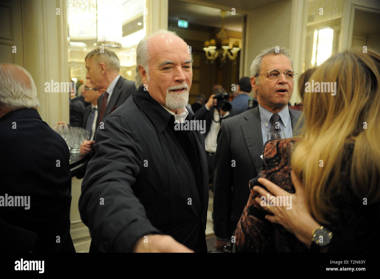 Milan, le prix et le journalisme dans les photo Antonio Ricci accueille Giorgio Gori maire de Bergame et Enrico Mentana Banque D'Images