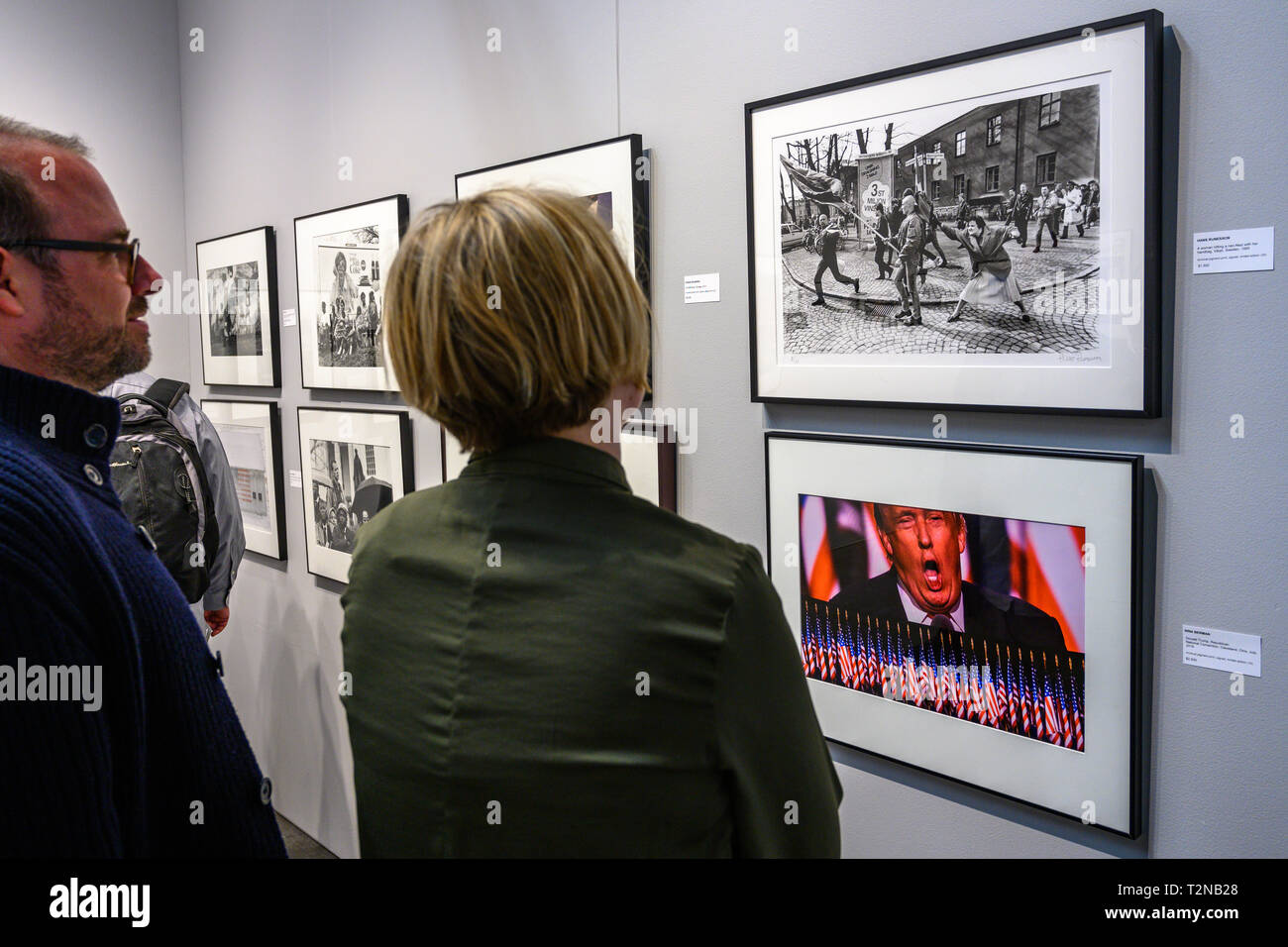 New York, USA. Apr 7, 2019. Les gens assistent à l'aperçu de la 39e édition du spectacle présenté par la photographie AIPAD (Association of International Photography Art Dealers). Le spectacle présente plus de 90 des plus grands fine art photographie galeries et plus de 30 éditeurs de livres à New York du 4 avril au 7. Credit : Enrique Shore/Alamy Live News Banque D'Images