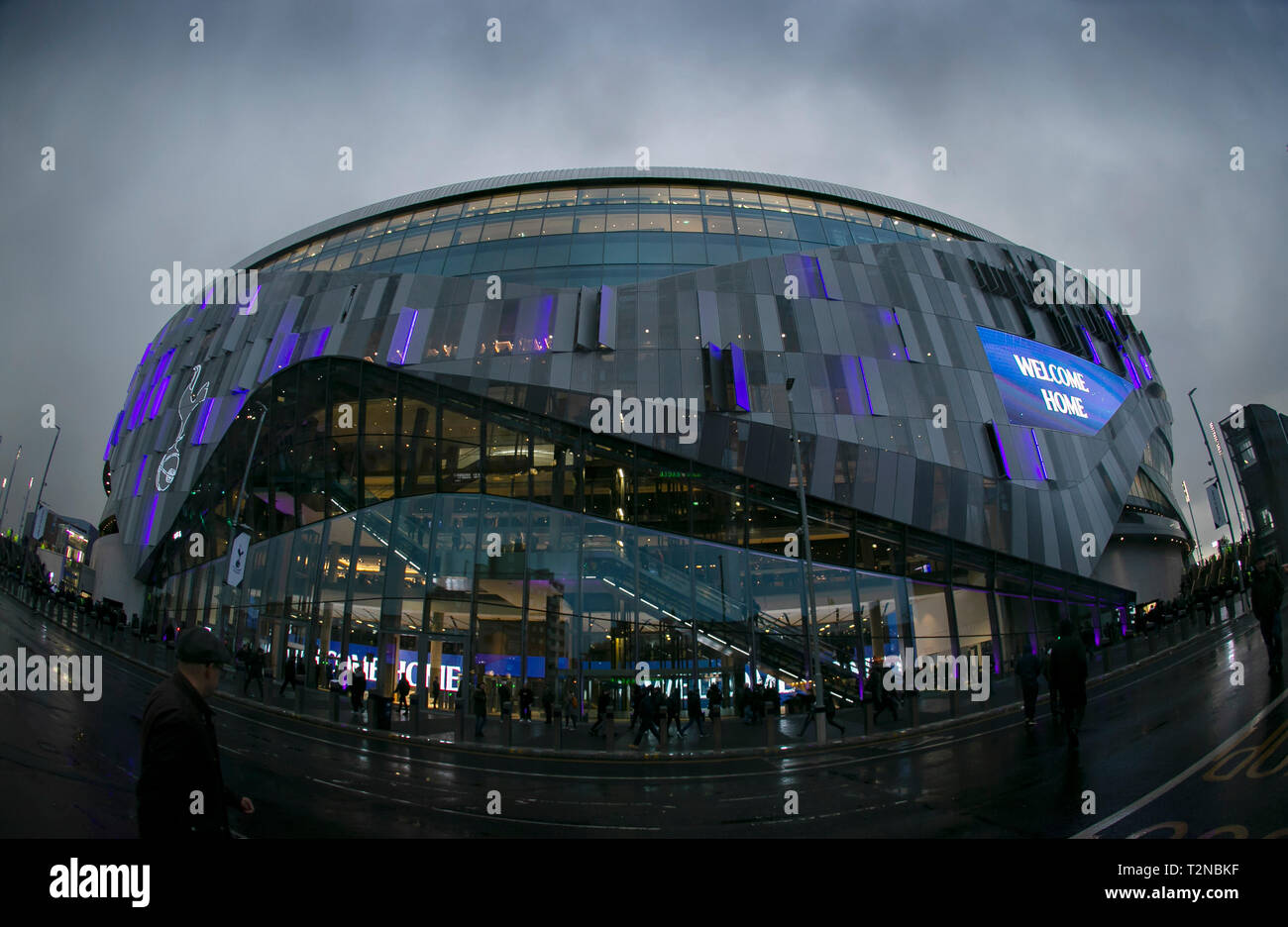 Londres, Royaume-Uni. 3ème apr 2019. Photo prise le 3 avril 2019 montre l'extérieur de l'avant du Stade de Tottenham Hotspur Premier League match entre Tottenham Hotspur et Crystal Palace à Londres, Grande-Bretagne. Tottenham Hotspur a gagné 2-0. Credit : Han Yan/Xinhua/Alamy Live News Banque D'Images
