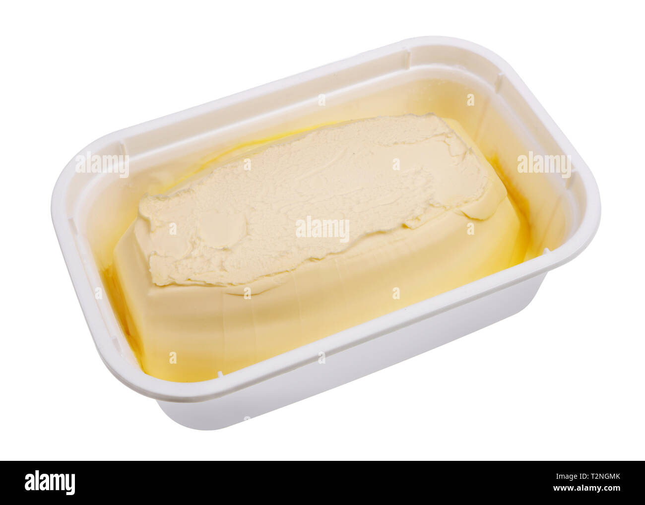 La margarine crémeuse dans un contenant de plastique industriel fort. Isolé sur blanc studio macro shot Banque D'Images