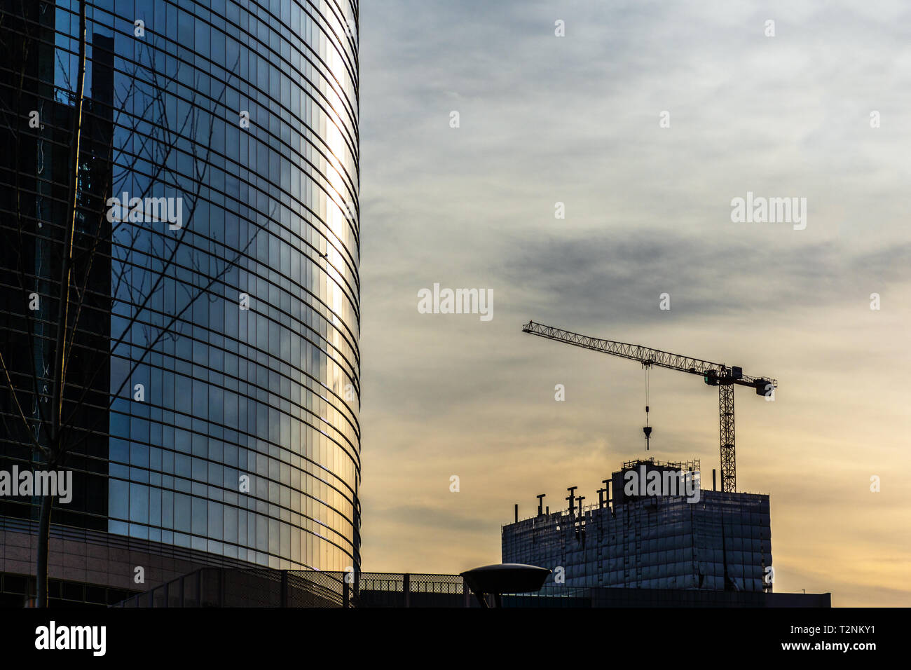 Les toits de Milan avec les gratte-ciel modernes dans le quartier des affaires de Porta Nuova, en Italie. Banque D'Images