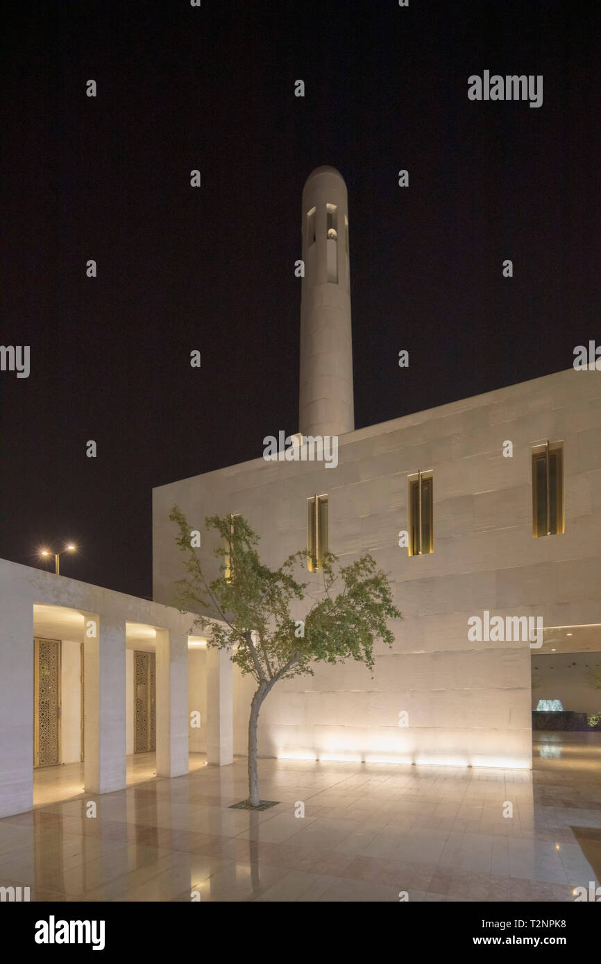 Cour intérieure et minaret, Msheireb Mosquée Jumaa, Doha, Qatar Banque D'Images