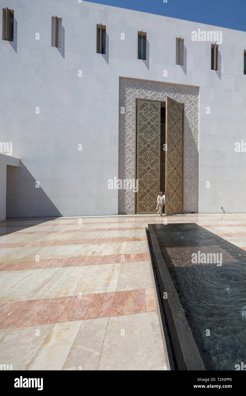 Entrée de la salle de prière, Msheireb Mosquée Jumaa, Doha, Qatar Banque D'Images