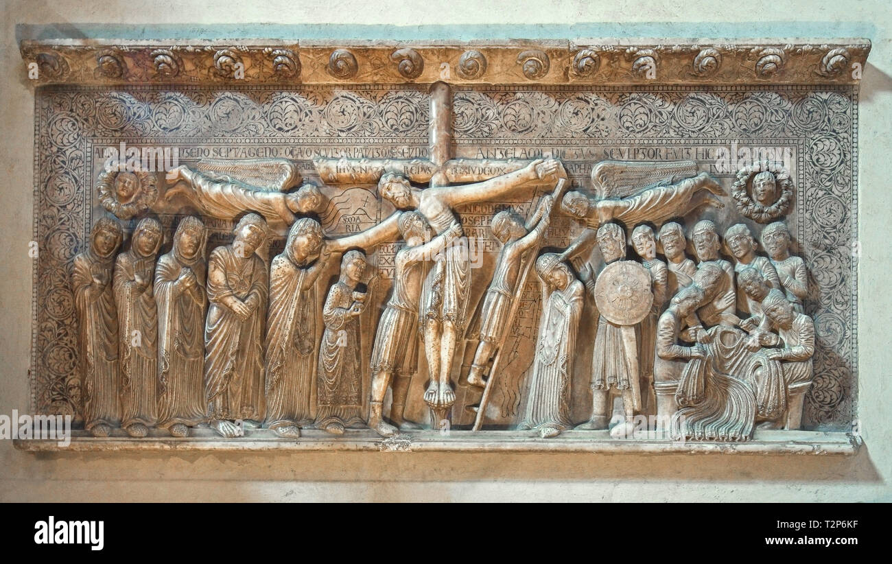 Bas-relief de la déposition par Benedetto Antelami dans la cathédrale de Parme, Emilie-Romagne, Italie. Banque D'Images