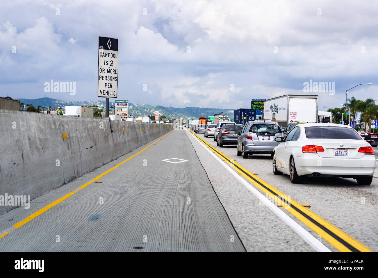 Le 20 mars 2019 Los Angeles / CA / USA - La conduite sur les autoroutes de Los Angeles County sur carpool lane Banque D'Images