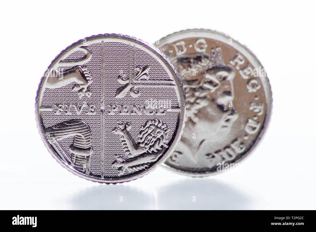 Pièces de monnaie. Les deux pence Pièce. C'est la plus petite dénomination  de pièce d'argent dans la monnaie Sterling Photo Stock - Alamy