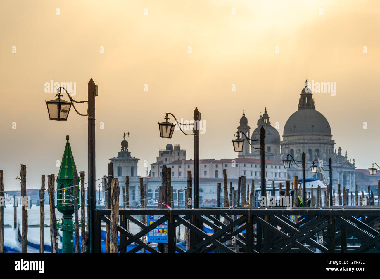 Vieille Cathédrale de Santa Maria della Salute à Venise, Italie Banque D'Images