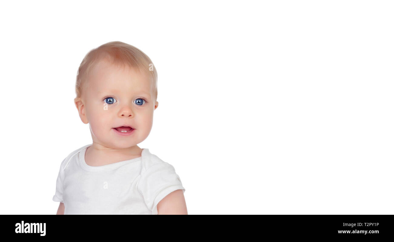 Un petit bébé avec des yeux bleus et des cheveux blonds tandis que la caméra regarde permanent Banque D'Images