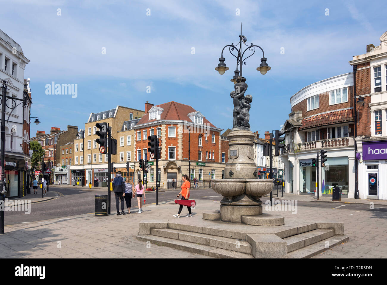 La fontaine, la ville, Enfield Town, London Borough of Enfield, Greater London, Angleterre, Royaume-Uni Banque D'Images