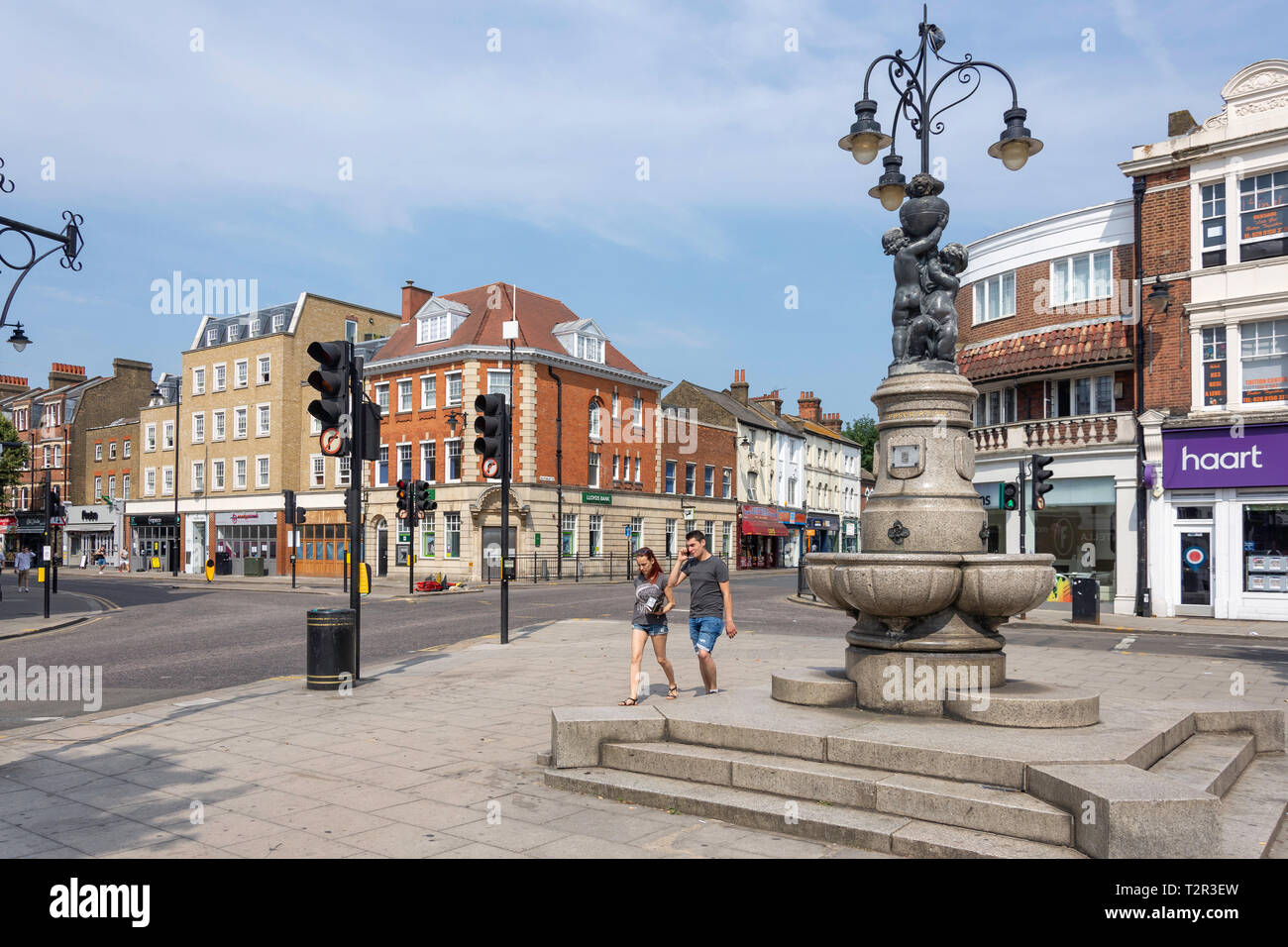 La fontaine, la ville, Enfield Town, London Borough of Enfield, Greater London, Angleterre, Royaume-Uni Banque D'Images