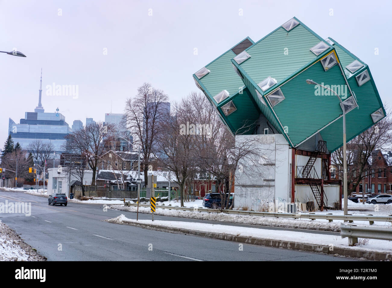 Maison Cube de Toronto, une maison construite avec trois boîtes verte inclinée par les concepteurs et Kutner Ben Jeff Brown, Toronto, Ontario, Canada Banque D'Images
