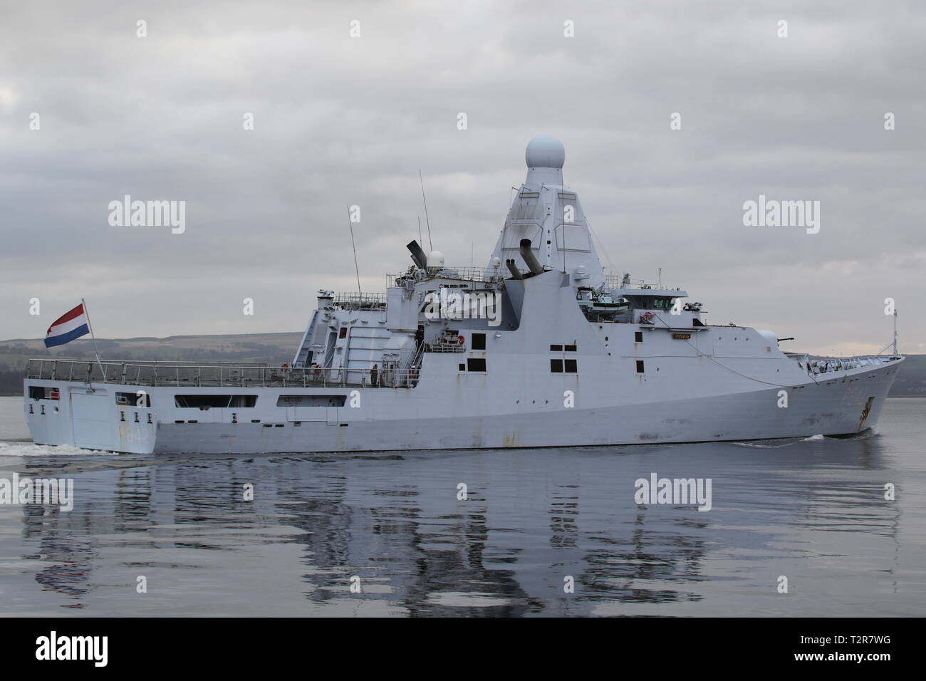 Le HNLMS Frise (P842), un patrouilleur classe Holland-navire exploité par la Marine royale des Pays-Bas, à son arrivée pour l'exercice Joint Warrior 19-1. Banque D'Images