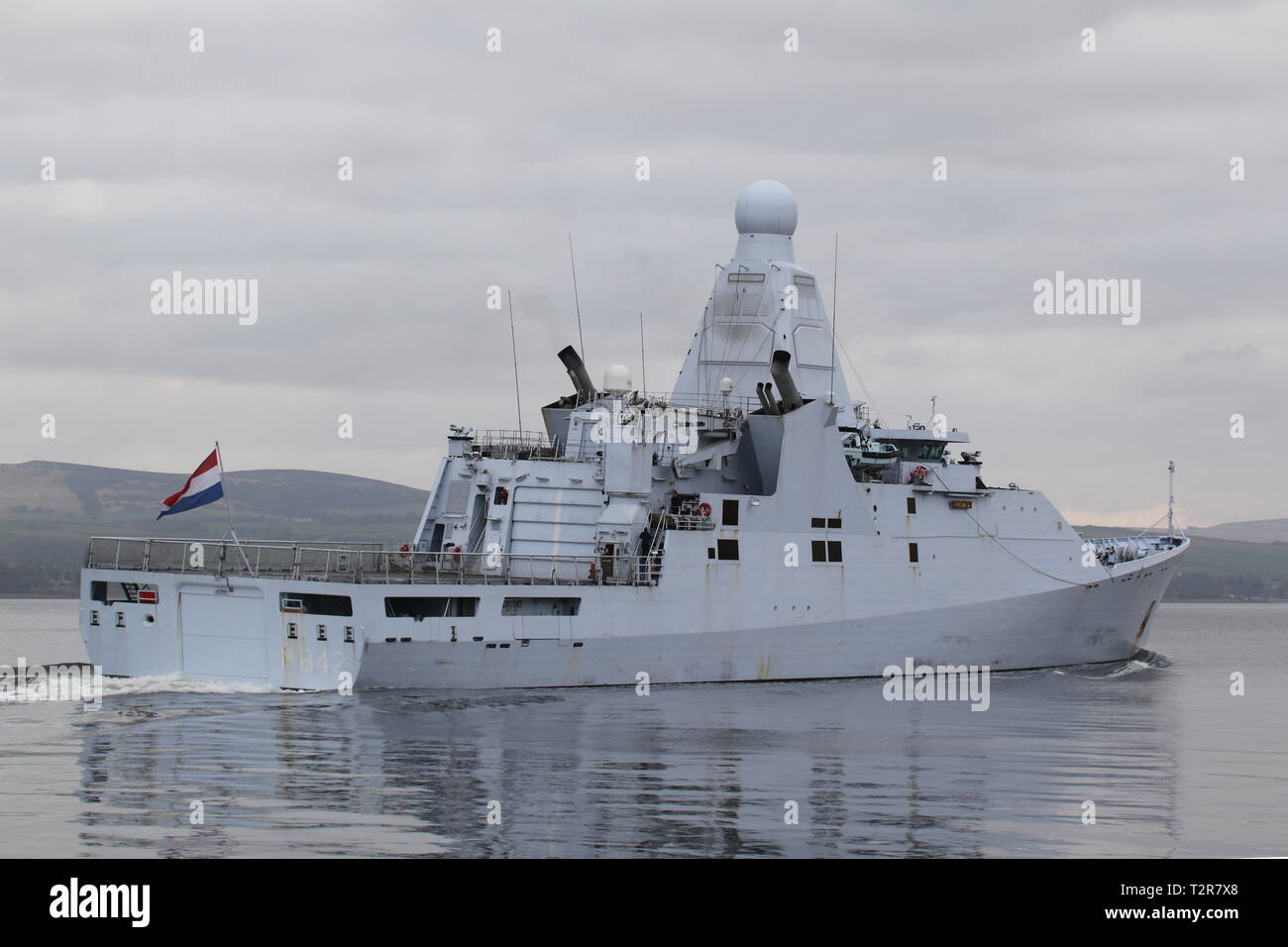 Le HNLMS Frise (P842), un patrouilleur classe Holland-navire exploité par la Marine royale des Pays-Bas, à son arrivée pour l'exercice Joint Warrior 19-1. Banque D'Images