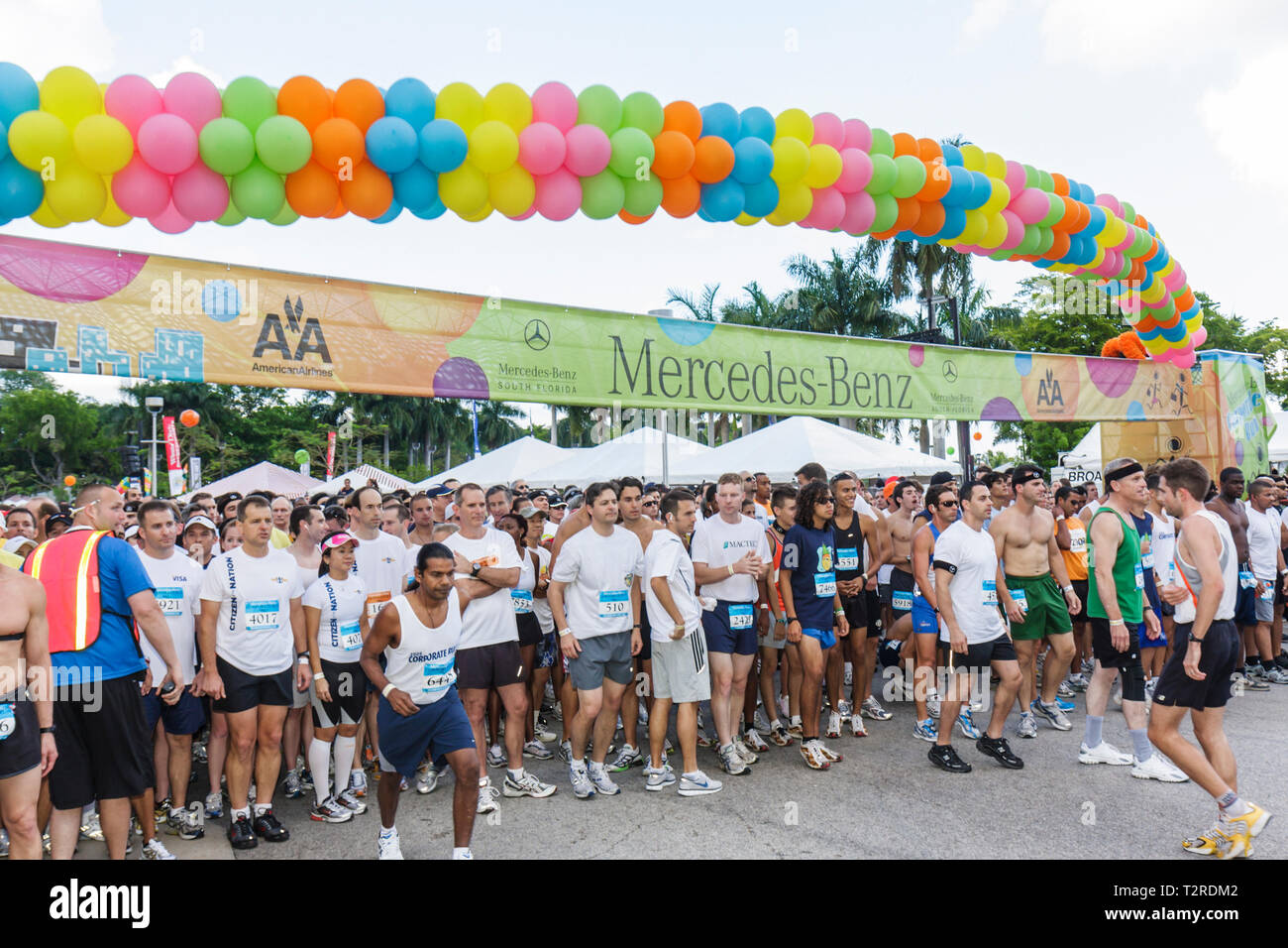 Miami Florida,Bayfront Park,Mercedes Benz Miami Corporate Run,course,les coureurs communautaires de charité,employés travailleurs travailleurs travaillant personnel,collègues,départ Banque D'Images