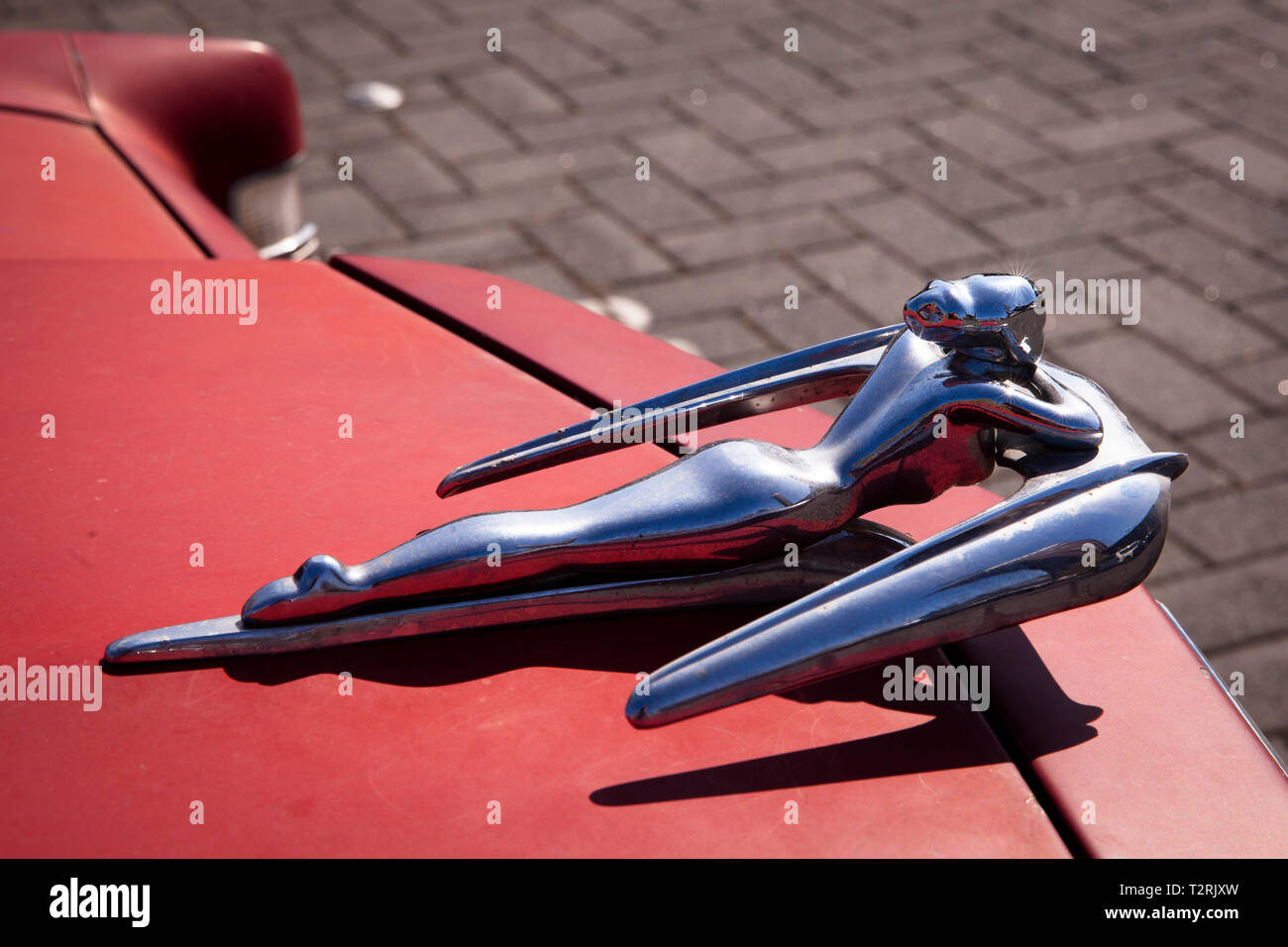 Hotte ornement d'une femme couché d'une Ford Country Squire Station Wagon, Cologne, Allemagne. Kuehlerfigur liegenden Frau von einem un pays Squi Ford Banque D'Images