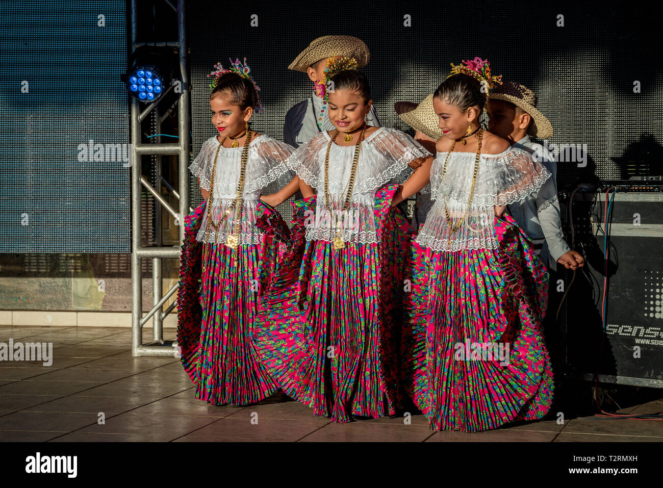 Les enfants à la danse traditionnelle Boquete Chiriqui Panama Fleur et juste café Banque D'Images