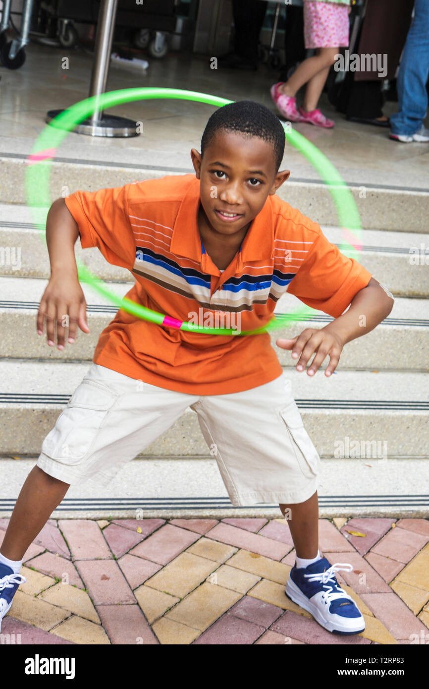Miami Florida,Adrienne Arsht Performing Arts Center,centre,famille familles parents parents enfants enfants,Fest,Black Blacks Africains ethnie min Banque D'Images