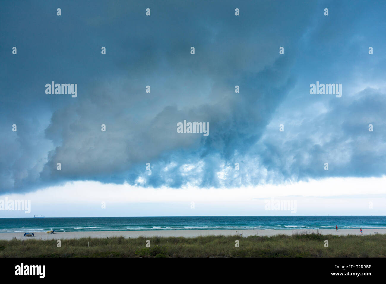 Miami Beach Florida,Océan Atlantique,eau,front froid,météo,tempête,orageux,gris,nuages,nuageux,menaçant,sinistre,ciel sombre,FL090417029 Banque D'Images