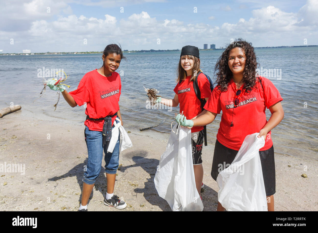 Miami Florida,Julia Tuttle Causeway,I,Interstate,Baynanza,Biscayne Bay Cleanup Day,nettoyer les bénévoles bénévoles bénévoles bénévoles travaillant bénévolement, travailler Banque D'Images