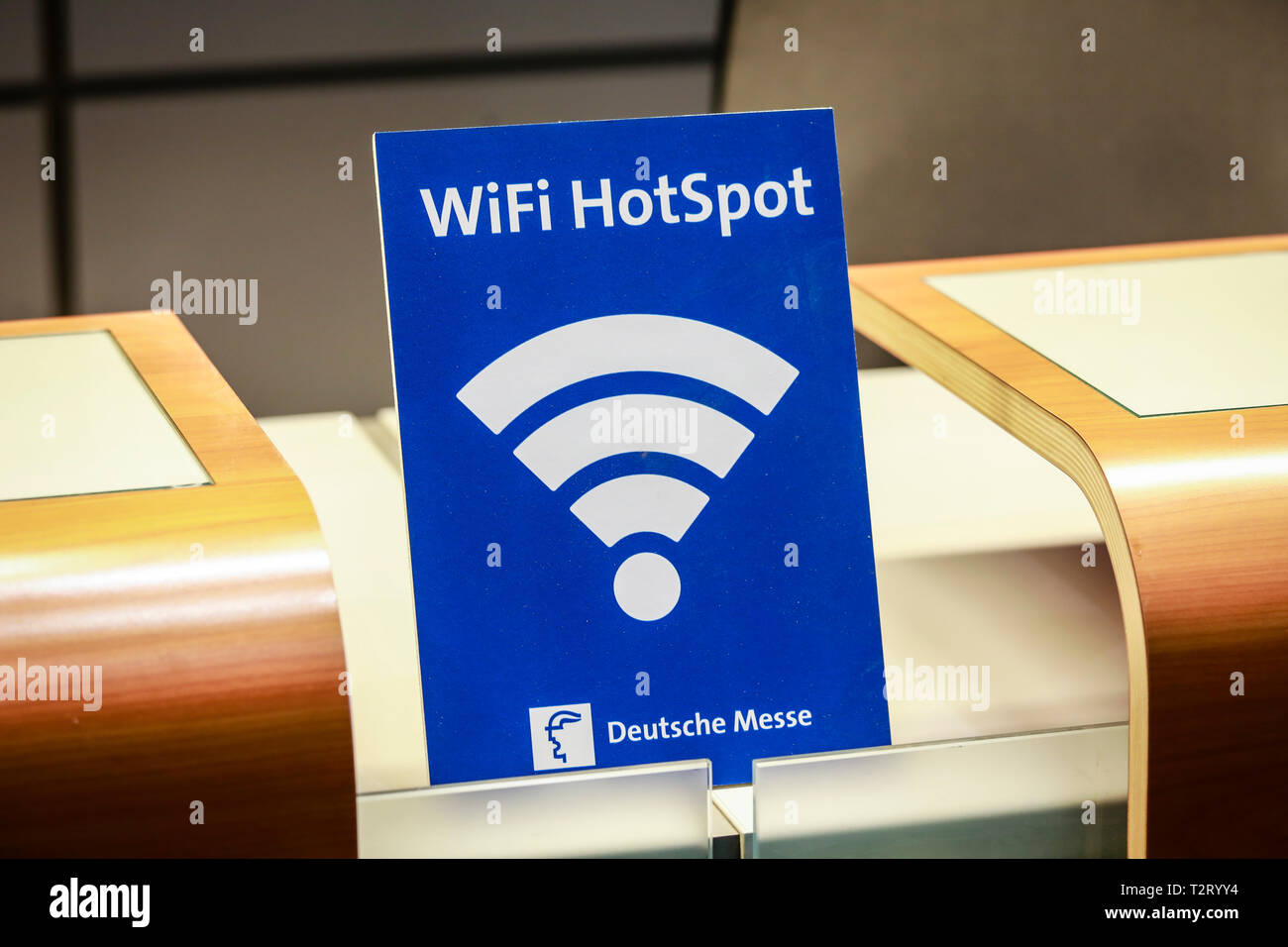 Hanovre, Basse-Saxe, Allemagne - hotspot WiFi au salon de Hanovre. Hanovre, Niedersachsen, Deutschland - hotspot WiFi auf der Hannover Messe. Banque D'Images