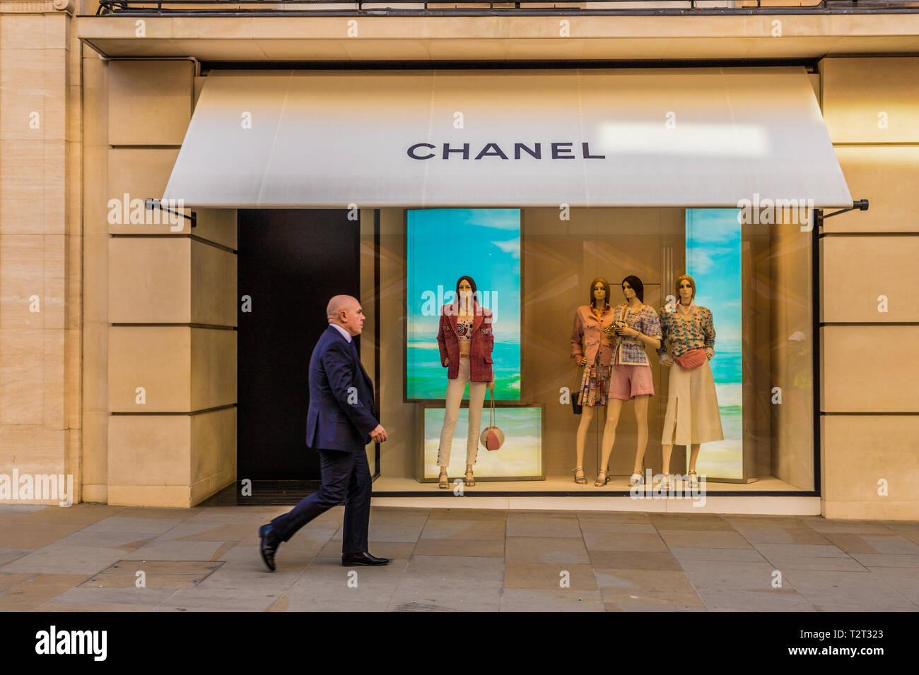 Avril 2019. Londres. Une vue de la boutique Chanel sur Bond Street à Londres Banque D'Images