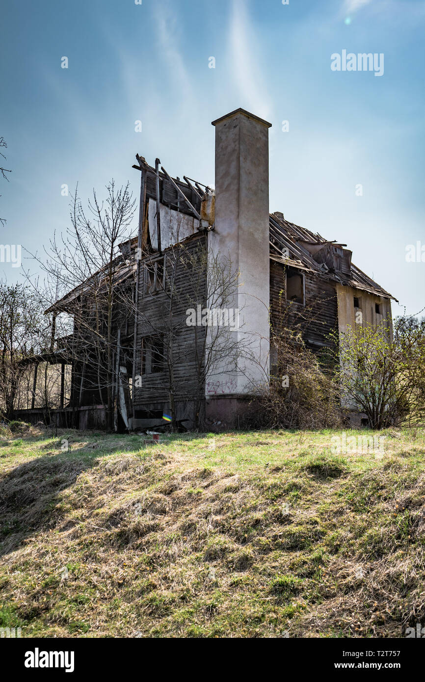 Maison abandonnée lah Baciu - Forêt hantée, la Roumanie , un endroit où vous découvrirez de nombreuses histoires étranges et des événements Banque D'Images