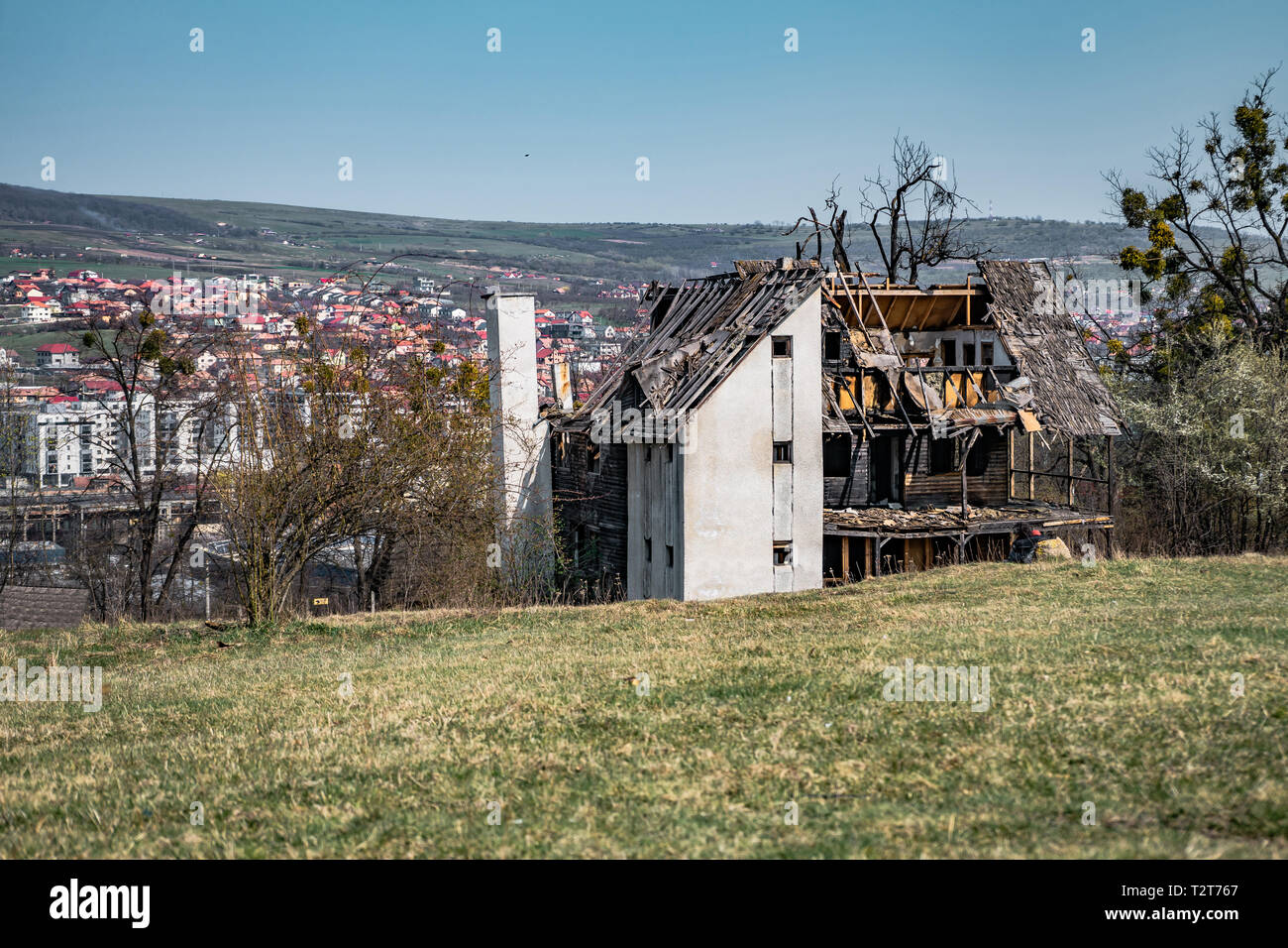 Maison abandonnée lah Baciu - Forêt hantée, la Roumanie , un endroit où vous découvrirez de nombreuses histoires étranges et des événements Banque D'Images