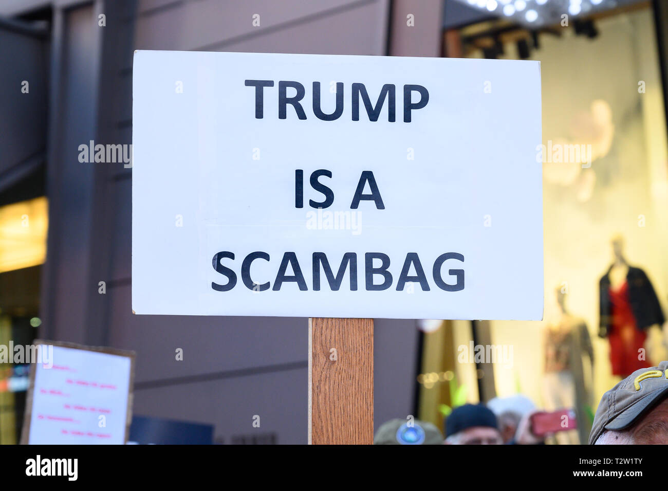 New York, USA. Le 04 Avr, 2019. Une affiche pour demander la libération de l'ensemble de Mueller dans rapport de Times Square, New York City. Credit : SOPA/Alamy Images Limited Live News Banque D'Images