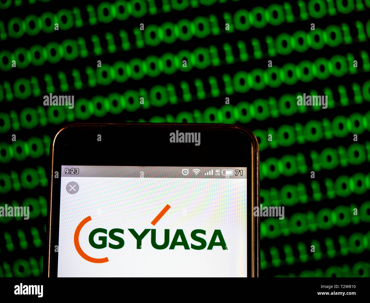 Sur cette photo, l'illustration a GS Yuasa Corporation vu le logo affiché sur un téléphone intelligent. Banque D'Images