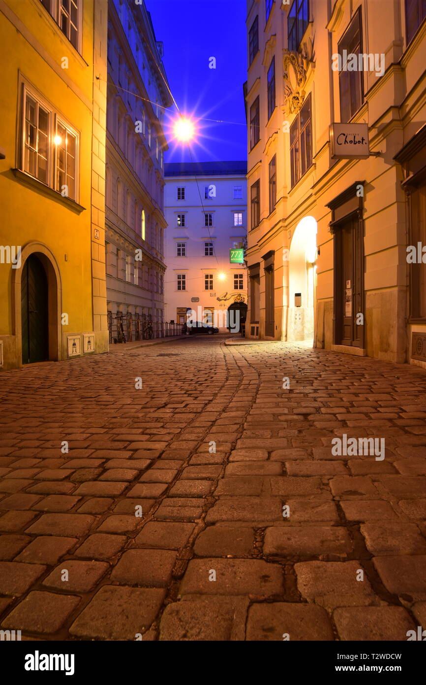 Domgasse, étroite rue pavée avec maisons baroque historique de la vieille ville de Vienne. Wolfgang Amadeus Mozart a vécu ici écrit Mariage de Figaro. Banque D'Images