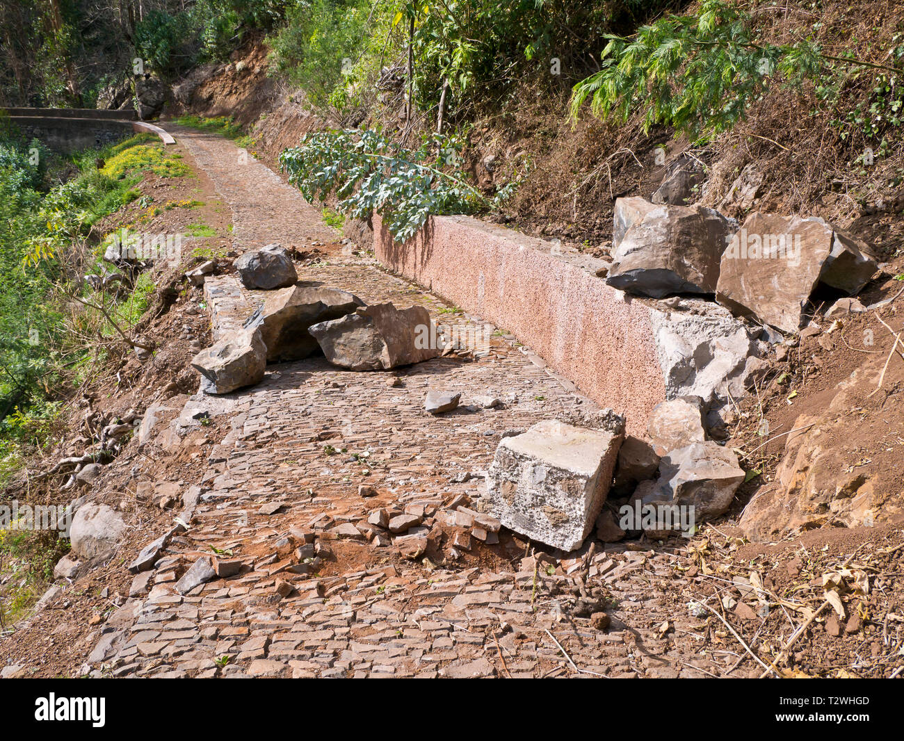 Dommages à la suite d'un glissement de chemin près de Monte, Funchal, Madère Banque D'Images