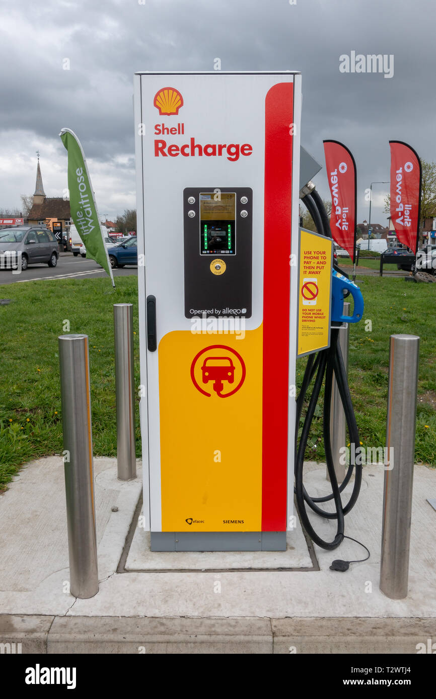 Blackfen / Kent, Royaume-Uni - 4 Avril 2019 : la station de recharge de véhicules électriques à la station-service Shell Blackfen Road Banque D'Images