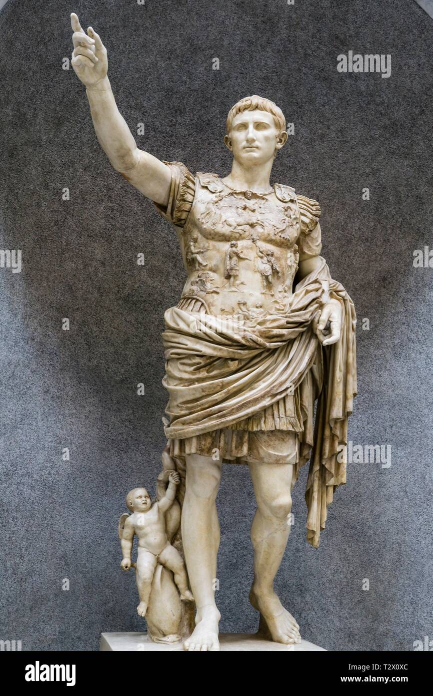 Auguste de Prima Porta (1er siècle après J.-C.). La nouvelle aile (Braccio Nuovo) du Musée Chiaramonti, musée du Vatican, Cité du Vatican, Rome, Italie. Banque D'Images