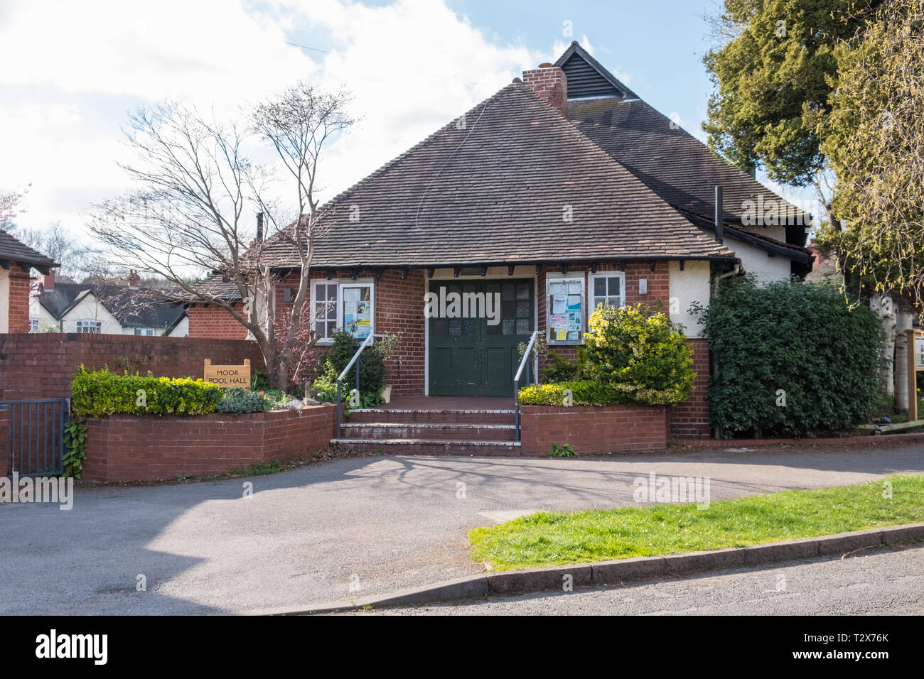 Moor Hall Piscine sur la lande couverte Estate dans Harborne, Birmingham Banque D'Images