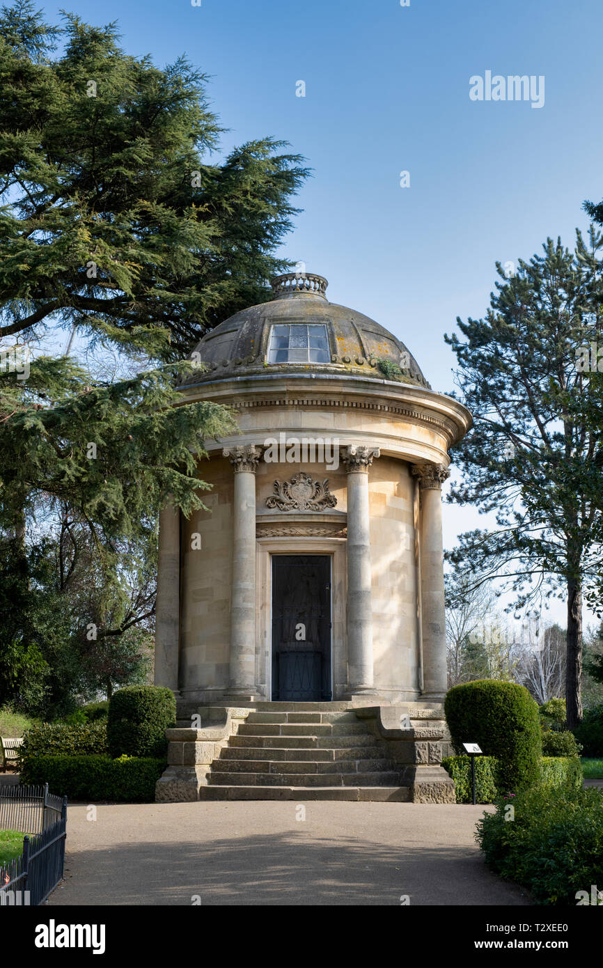 Jephson Memorial à Jephson Gardens au printemps. Leamington Spa, Warwickshire, Angleterre Banque D'Images