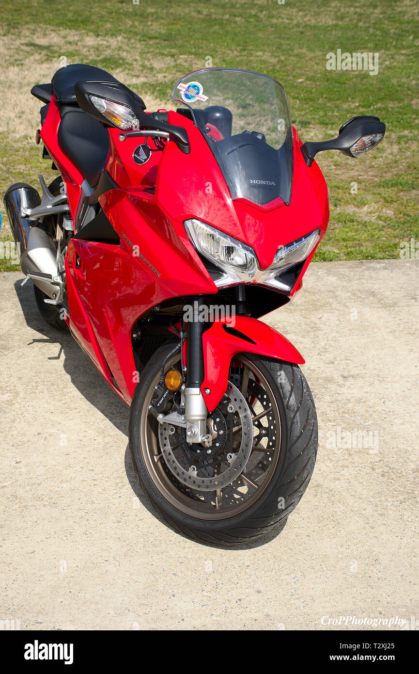 De Gros plan sur béquille moto rouge Photo Stock - Alamy