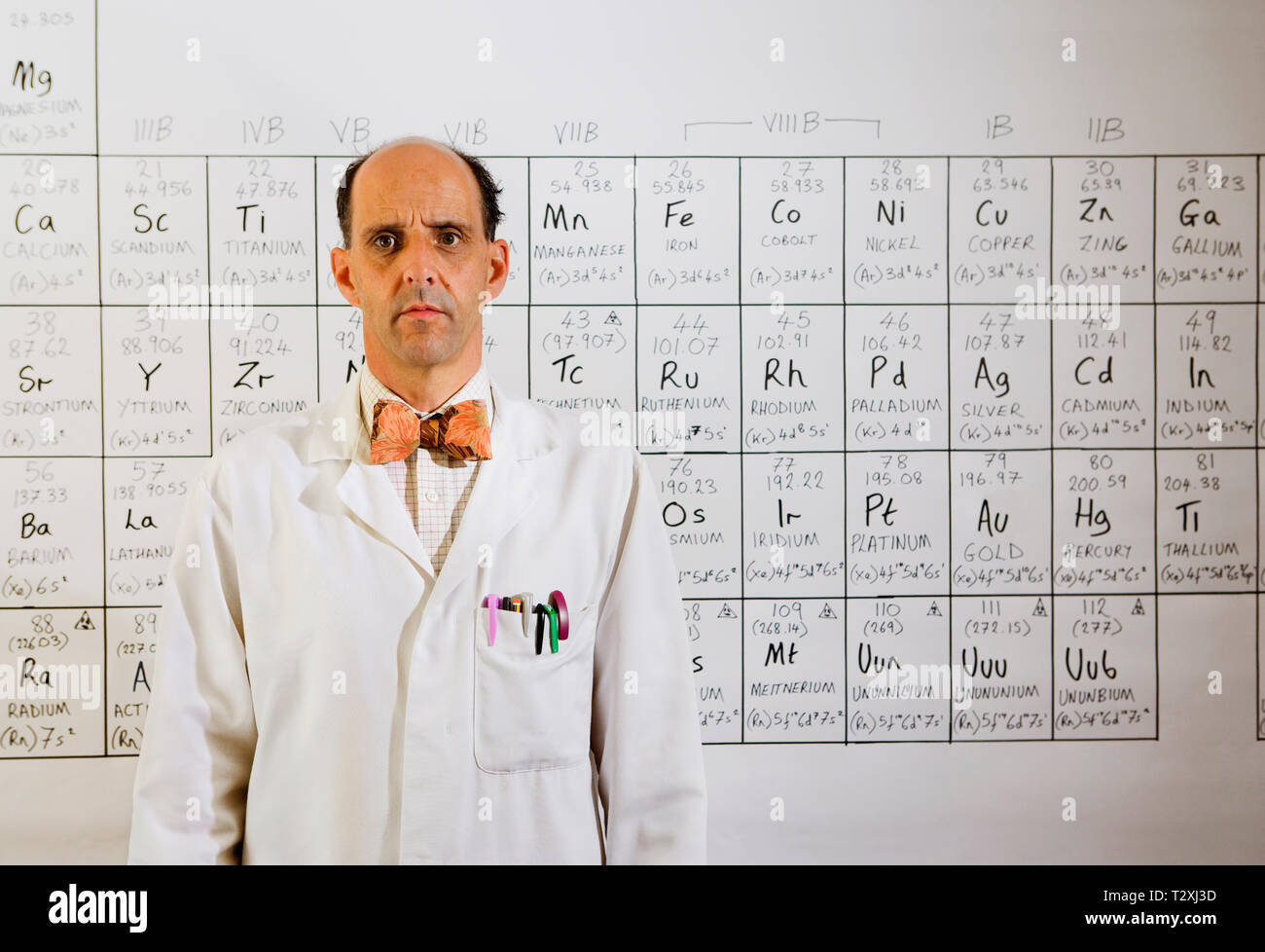 Professeur de race blanche d'âge moyen de réfléchir Banque D'Images