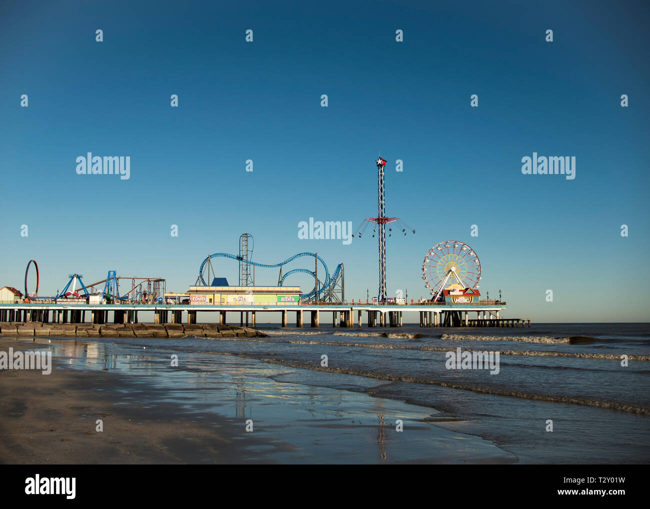 Pier avec amusement park à Galveston, Texas beach. Banque D'Images