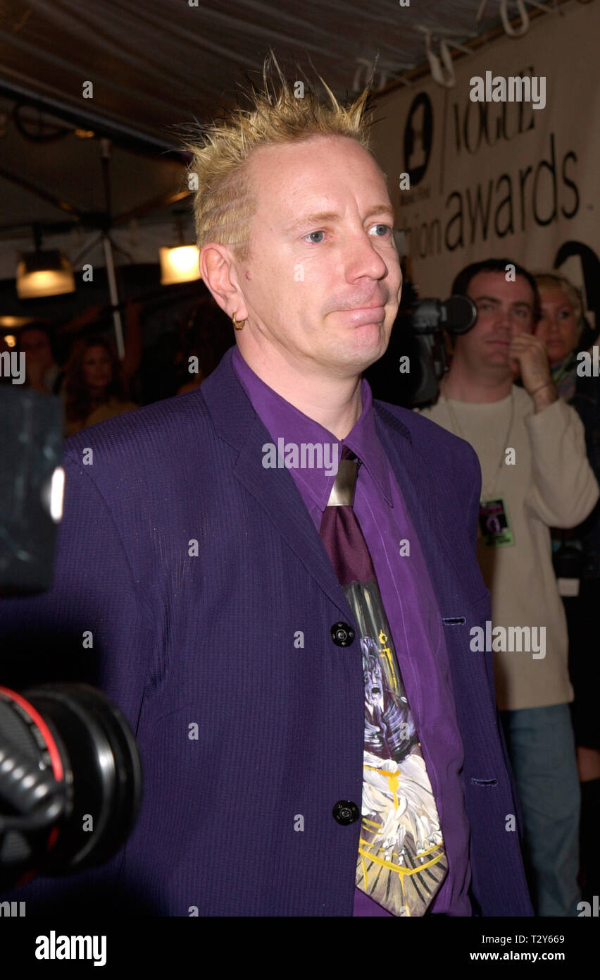 It make me blooooow so much New-york-ny-20-octobre-2000-punk-star-johnny-rotten-au-vh1-vogue-fashion-awards-a-new-york-paul-smith-featureflash-t2y669