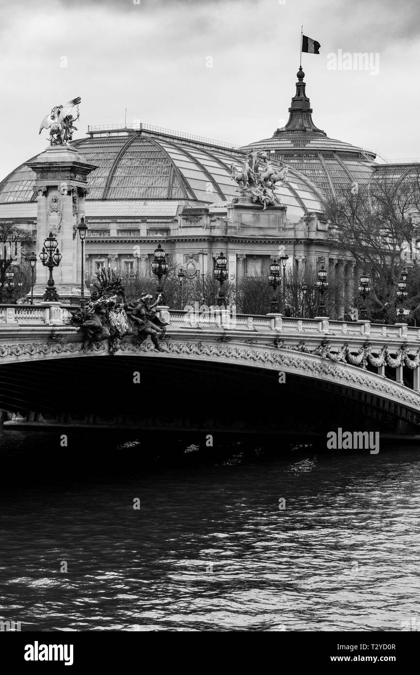 Pont Alexandre III (1896-1900) dans la Seine, Paris. La France. Banque D'Images