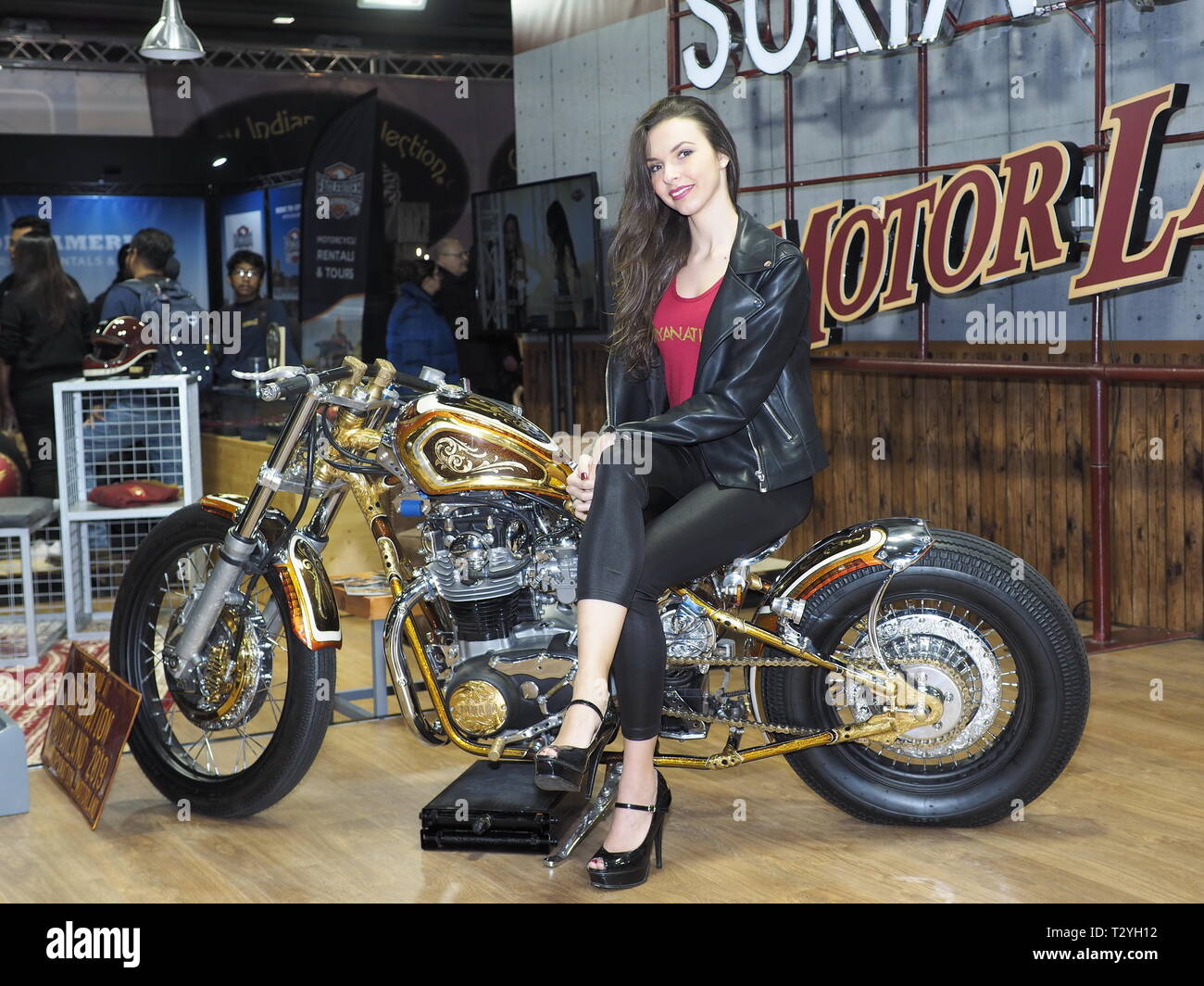Vérone, Italie - 19 janvier 2019 : Motor bike expo Verona, model posing sur  moto Photo Stock - Alamy