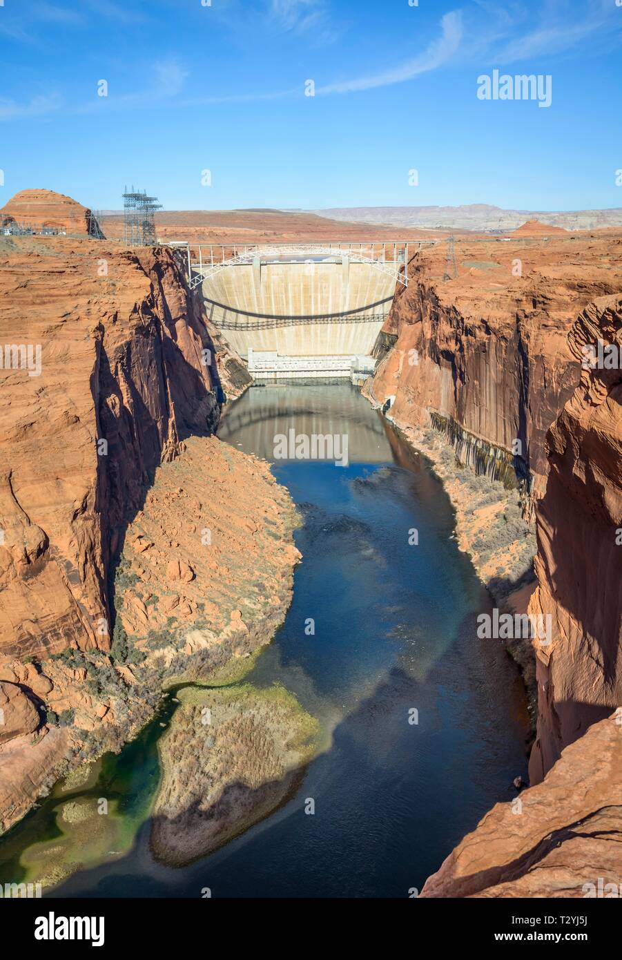 Avis de Glen Canyon Dam et Colorado River, barrage de Glen Canyon, donnent sur le Lac Powell, près de Page, Arizona, USA Banque D'Images