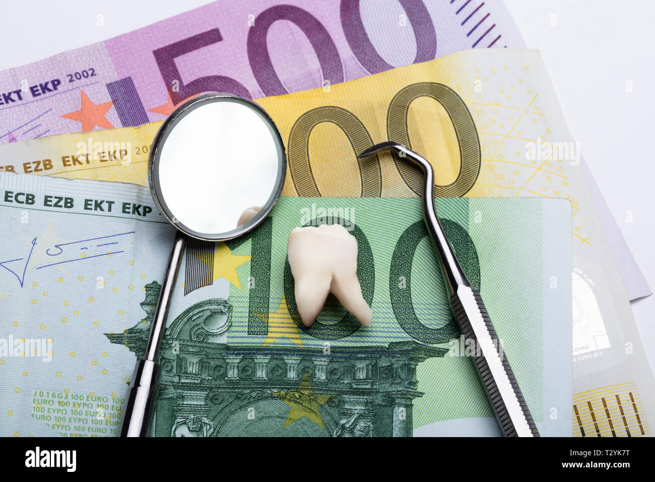 Un portrait d'outils de dentiste et de dent sur l'Euro Banque D'Images