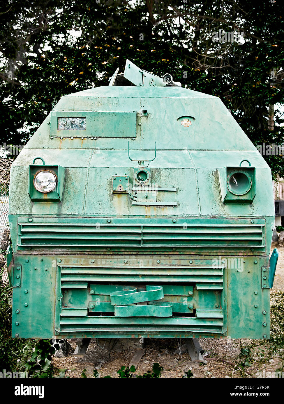 Monument d'un antique armored tank train situé à côté de la gare de Hua Lamphong à Bangkok, Thaïlande Banque D'Images