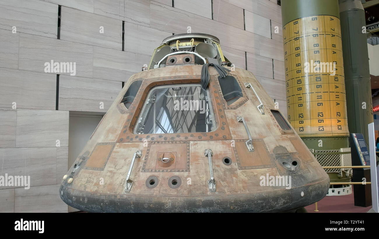 WASHINGTON, DC, USA - 10 septembre 2015 : une vue rapprochée du module de commande Apollo 11 sur l'affichage dans le National Air and Space Museum Banque D'Images WASHINGTON, DC, USA - 10 septembre 2015 : une vue rapprochée du module de commande Apollo 11 sur l'affichage dans le National Air and Space Museum Banque D'Images