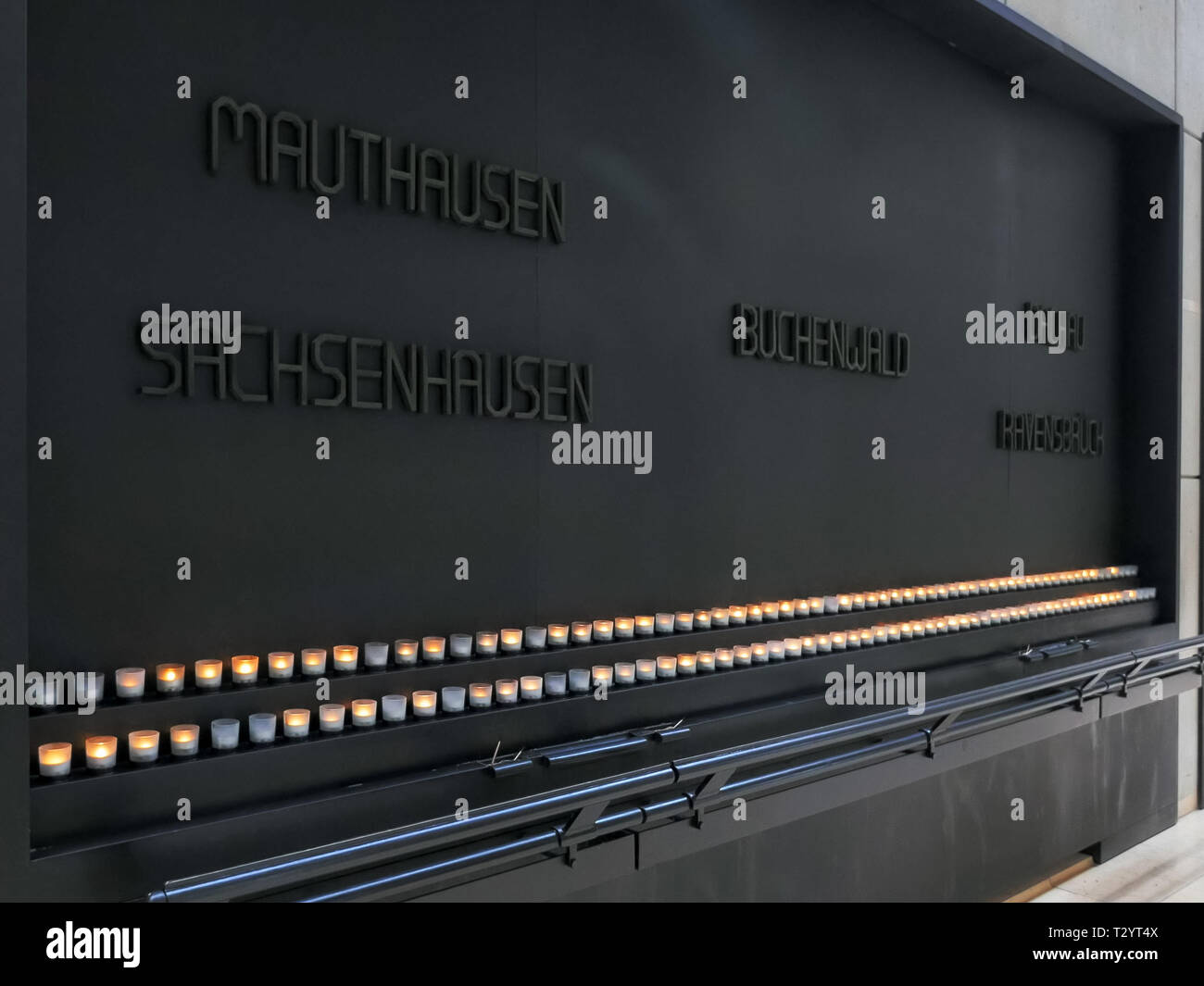 WASHINGTON, DC, USA - 10 septembre 2015 : des bougies et de la plaque dentaire à l'US Holocaust Memorial Museum de Washington, DC Banque D'Images