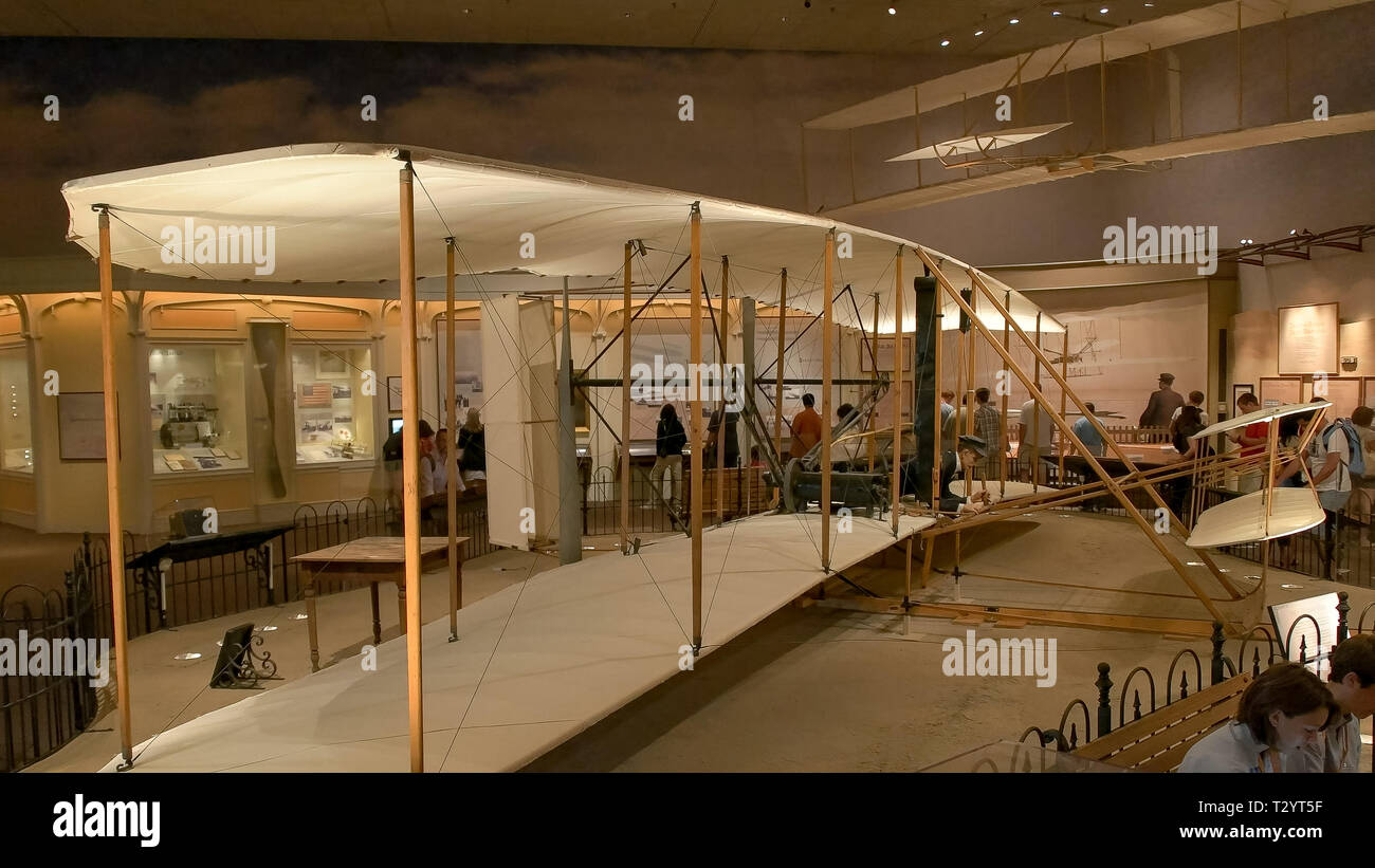 WASHINGTON, DC, USA - 10 septembre 2015 : 1903 Wright Flyer,la première mondiale réussie powered appareil plus lourd que l'air flying machine sur afficher dans le NAT Banque D'Images