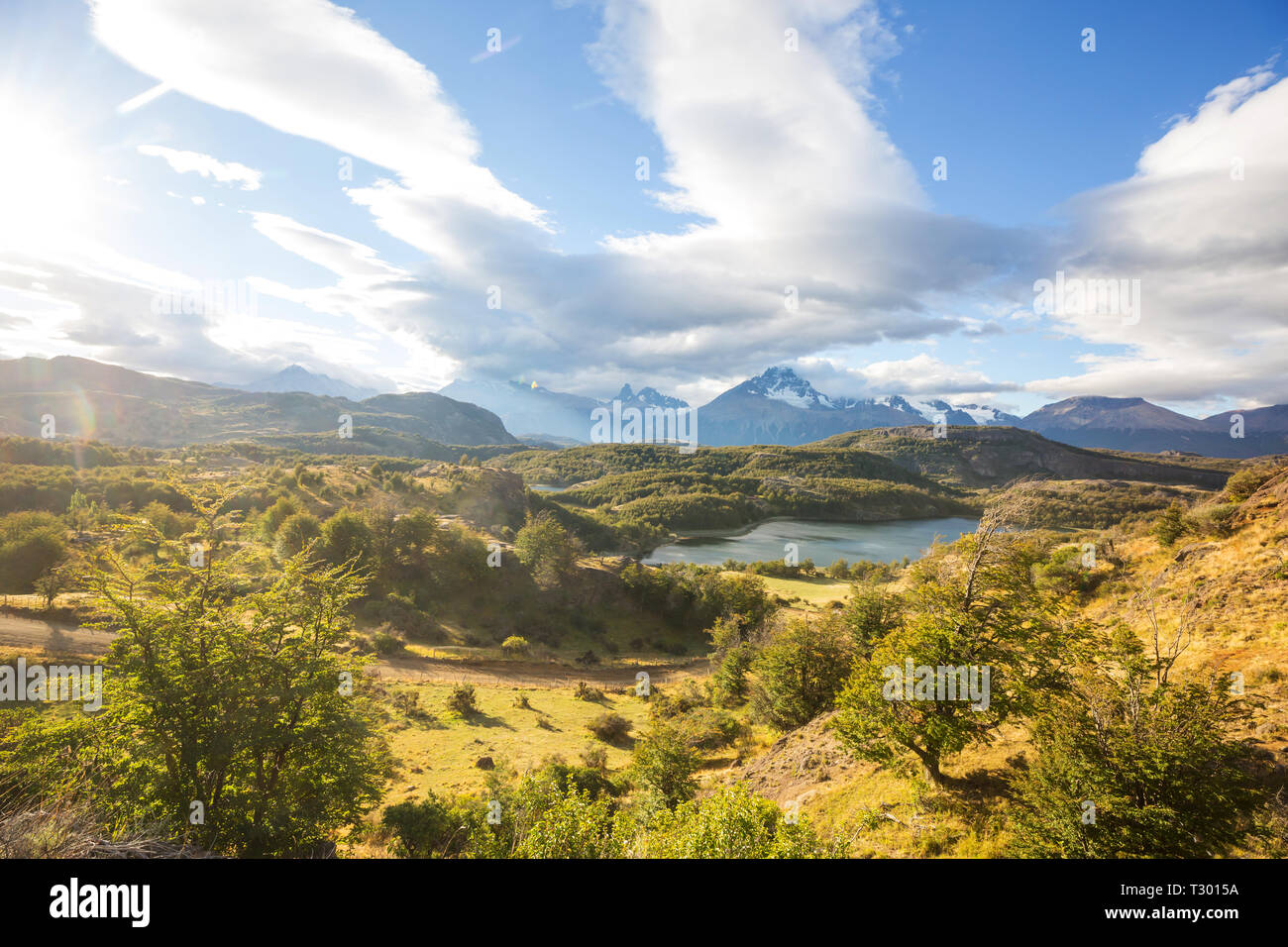 Beau paysage de montagnes le long de la route de gravier Carretera Austral dans le sud de la Patagonie, au Chili Banque D'Images