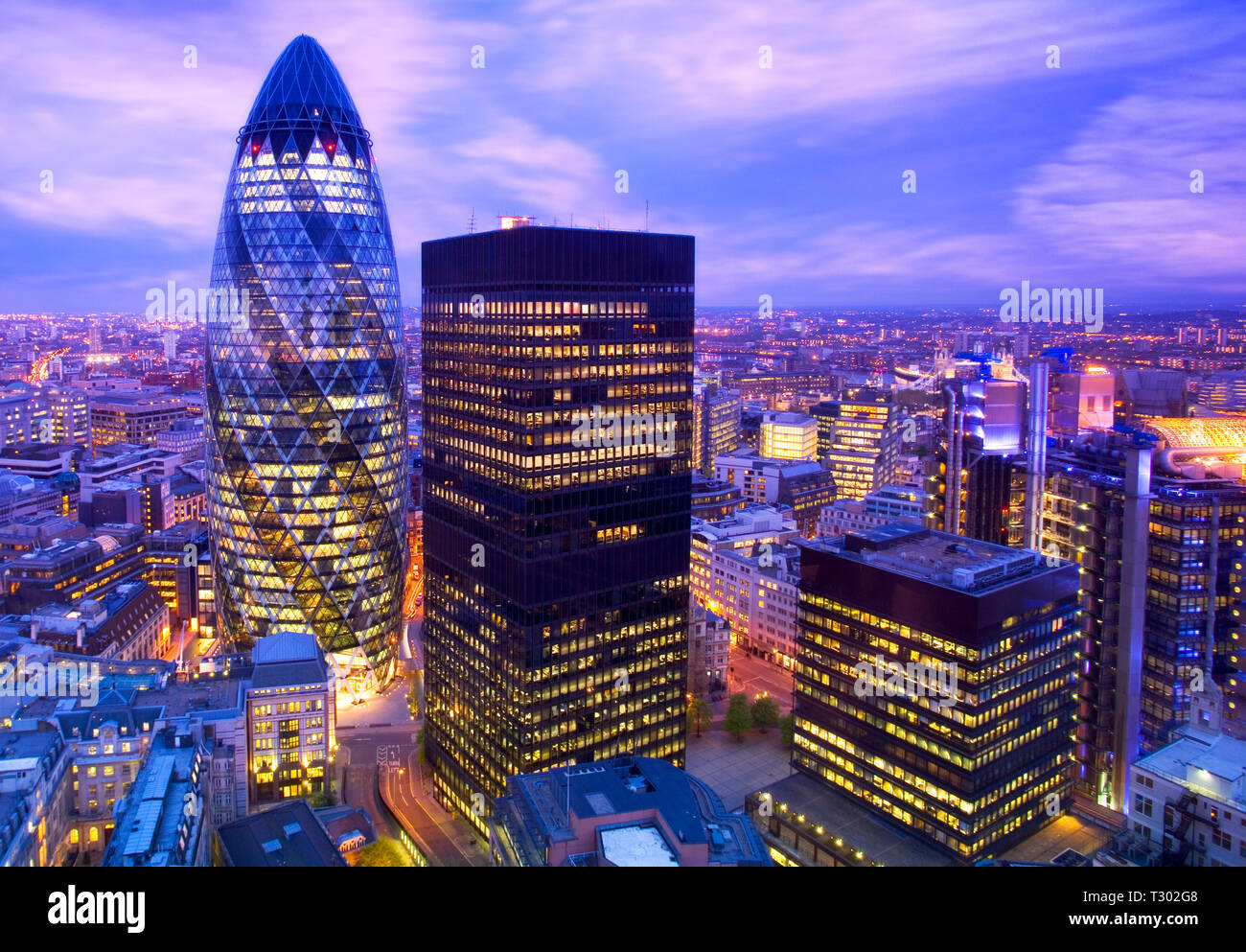 Quartier financier de Londres au crépuscule Banque D'Images