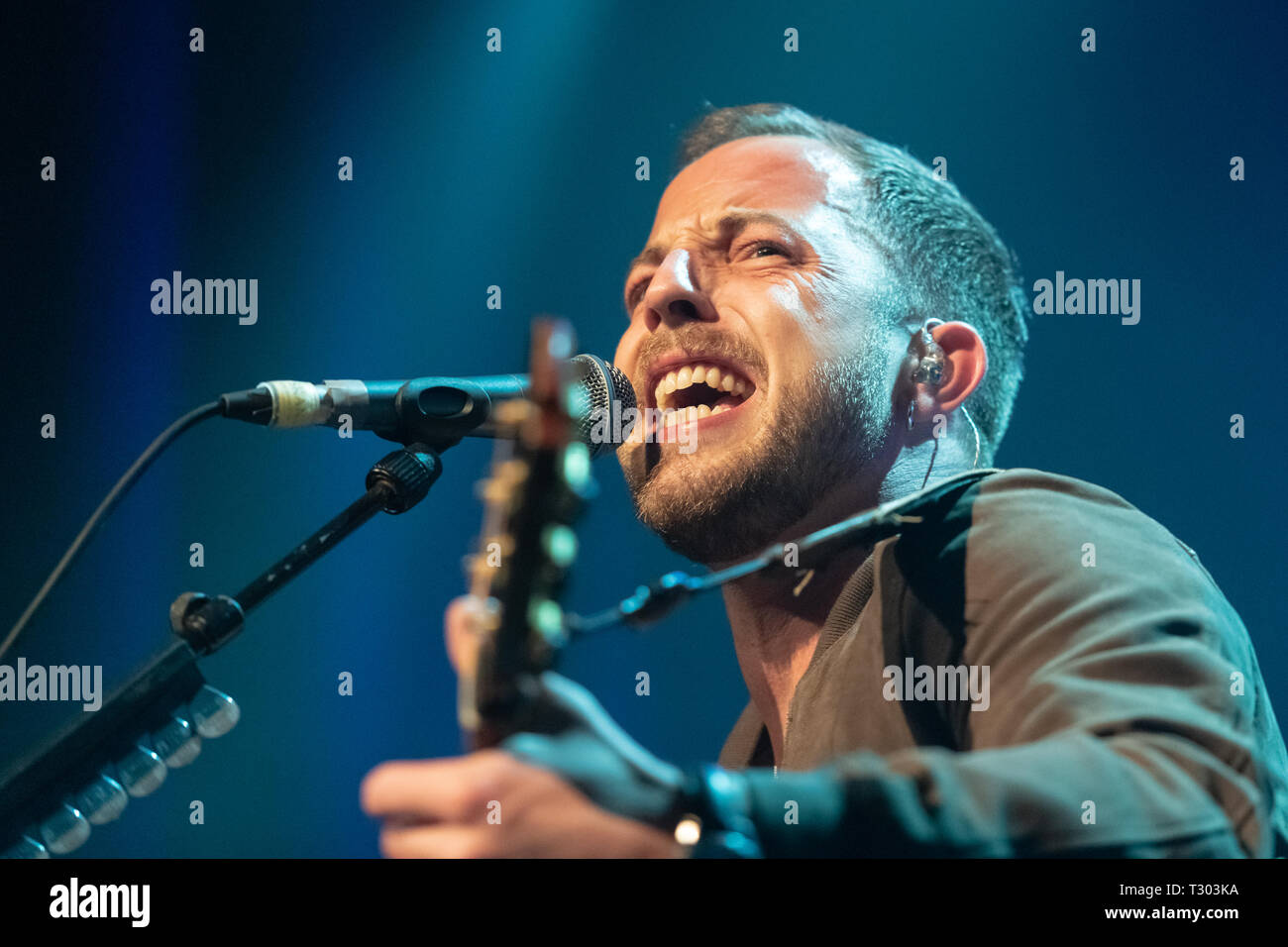 Auteur-compositeur-interprète et guitariste James Morrison vu en live sur scène à l'Olympia Theatre de Dublin. Banque D'Images